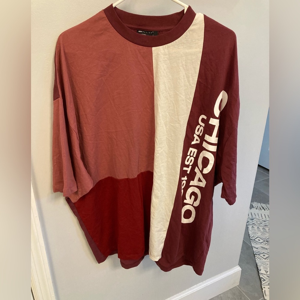 Men’s ASOS oversized Chicago USA est 1997 short sleeved shirt size large.